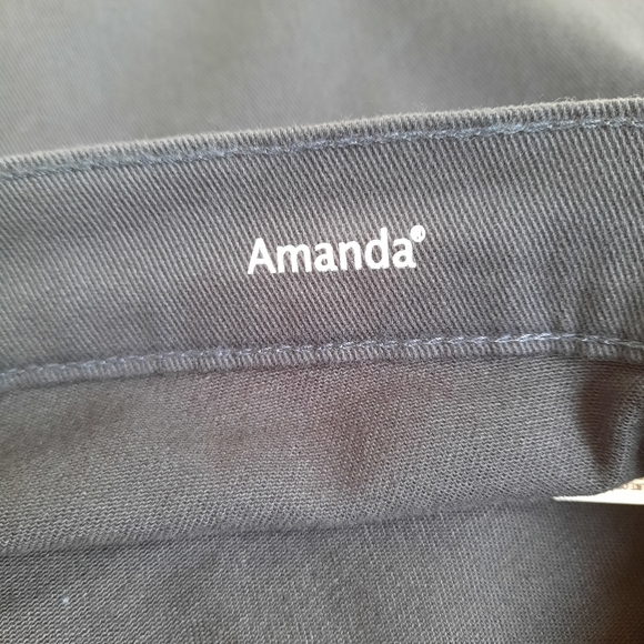 Gloria Vanderbilt Amanda All Around Slimming Effect Cropped Pants Size 14 - Picture 12 of 13